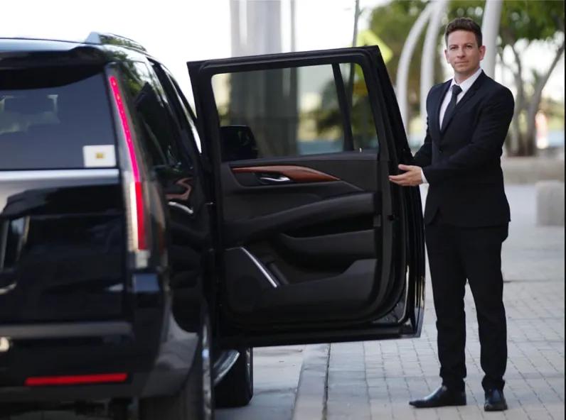 How to Choose the Right Limo Service NYC for Airport Travel